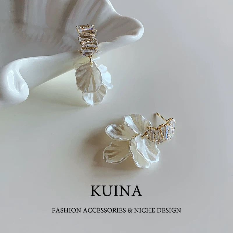 KUINA
Minimal Jewelry