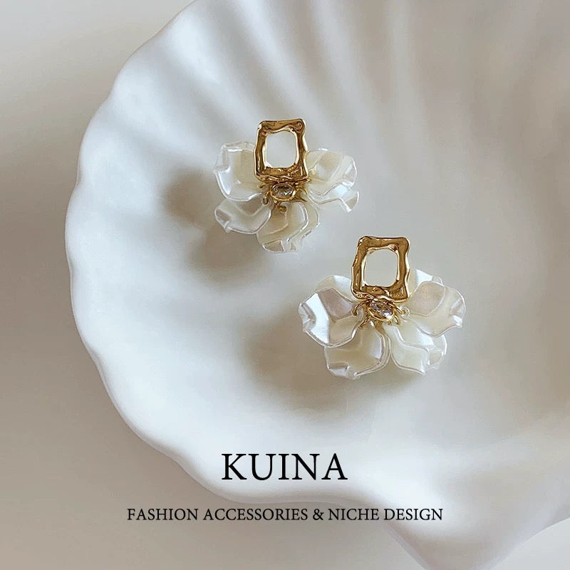 Bloom in Gold