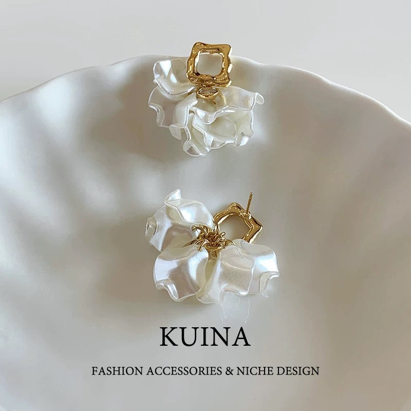 Bloom in Gold