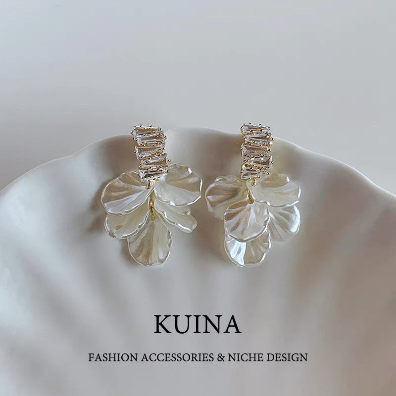 KUINA
Minimal Jewelry